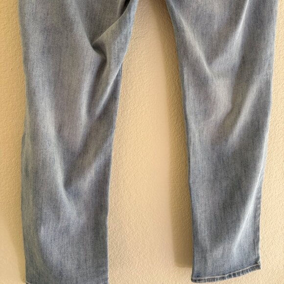 Signature Levi Strauss Mid-Rise Slim Cuffed Women’s Jeans, Light Blue - Picture 6 of 8